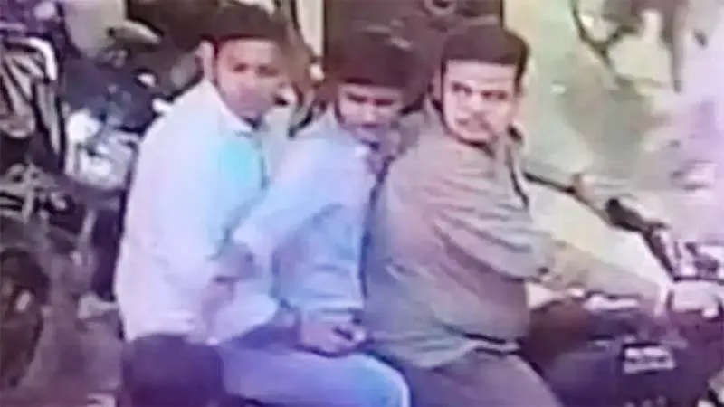 वाराणसी: IIT बीएचयू की छात्रा से छेड़छाड़ के बाद सामूहिक दुष्कर्म करने वाले तीनों आरोपी गिरफ्तार, अखिलेश यादव, अजय राय ने कह दी यह बड़ी बात