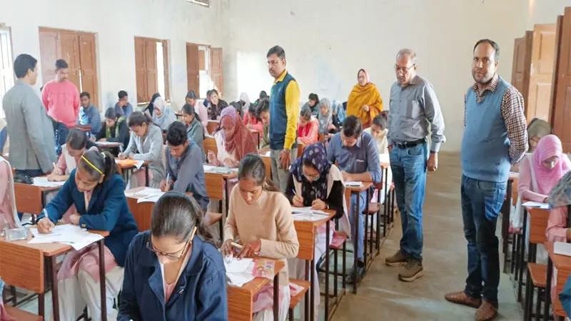 प्रतापगढ़: राज्य विश्वविद्यालय की विषम सेमेस्टर की परीक्षा में 847 परीक्षार्थी रहे अनुपस्थित, दो पालियों में हुआ EXAM
