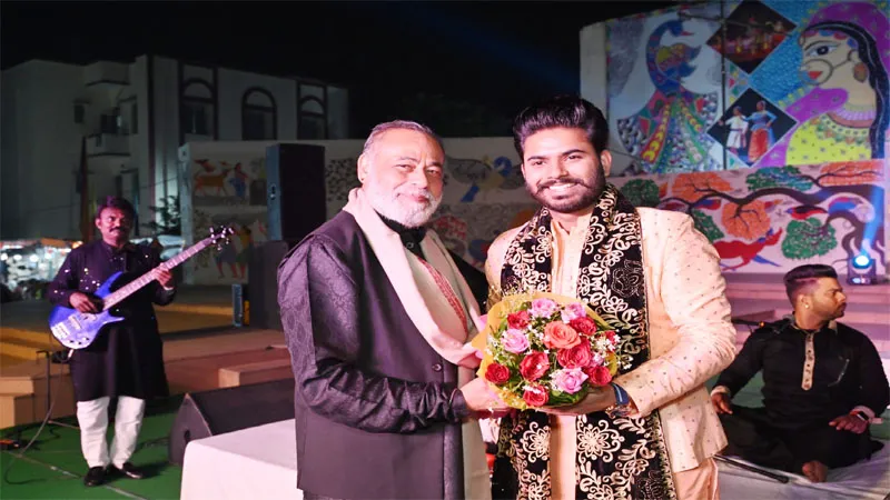 प्रयागराज: एनसीजेडसीसी में लगा गीत संगीत का तड़का, गायक नवदीप वडाली की सुरीली आवाज पर थिरके श्रोता