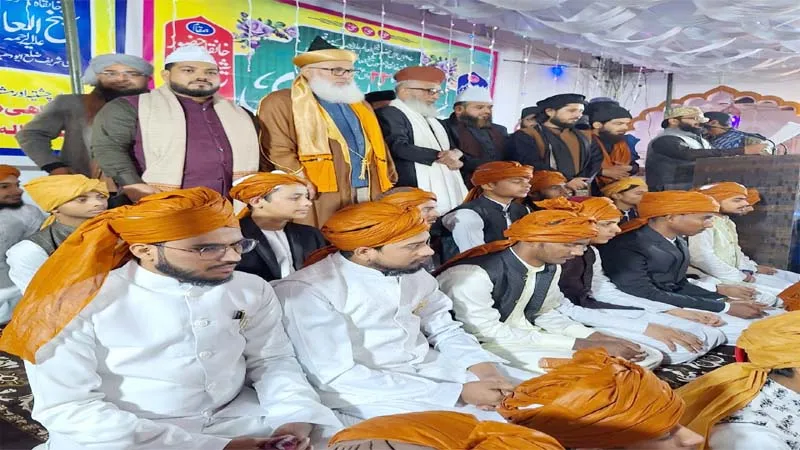 अयोध्या: दस्तारबंदी में 21 छात्रों को हाफिज और दो को मिली आलिम की उपाधि, वक्ता बोले- हर हाल में हासिल करें तालीम