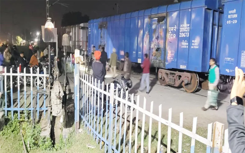 रायबरेली: मालगाड़ी की कपलिंग टूटी, इंजन डिब्बे छोड़कर निकला आगे, हड़कंप