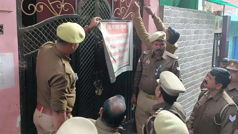 प्रयागराज: उमेश पाल हत्याकांड में फरार चल रहे पांच लाख के इनामी गुड्डू मुस्लिम का घर हुआ कुर्क, हड़कंप