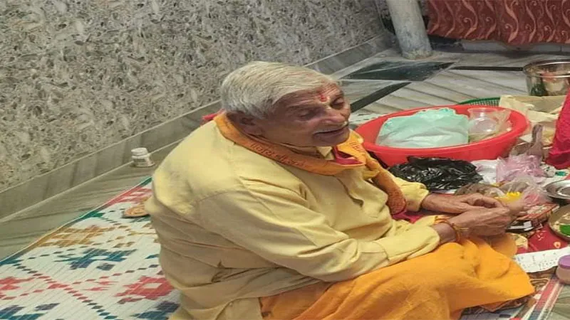 इटावा: शादी से लौट रहे बारातियों की कार ट्रक से भिड़ी, एक की मौत, चार घायल 