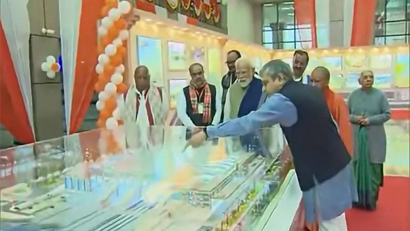 पीएम मोदी ने नवनिर्मित अयोध्या धाम रेलवे स्टेशन का किया उद्घाटन, साथ में रेलमंत्री, राज्यपाल व सीएम योगी मौजूद
