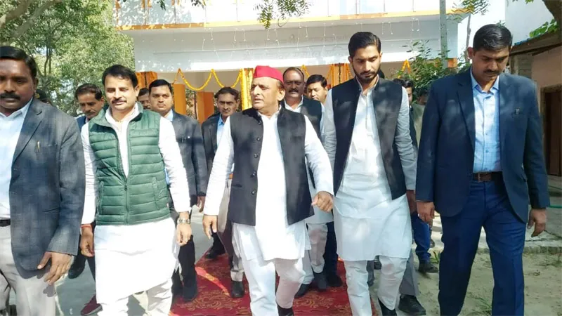 देश में चीन की घुसपैठ जारी, सरकार साधे है चुप्पी: अखिलेश