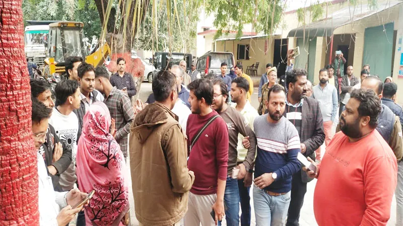 उन्नाव की गंगाघाट कोतवाली में 45 लाख रुपए की चांदी के लेनदेन को लेकर हुआ हाई वोल्टेज ड्रामा 