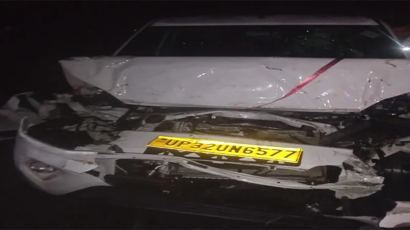 सुलतानपुर: लोगों की जान का दुश्मन बनीं नीलगाय!, दो कारों से टकराईं, वृद्ध की मौत समेत कई लोग हुए घायल, कोहराम 