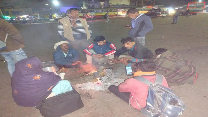 फर्रूखाबाद: बन गया रैनबसेरा, जल गए अलाव, यात्रियों ने ली राहत की सांस, अमृत विचार की खबर का हुआ बड़ा असर!