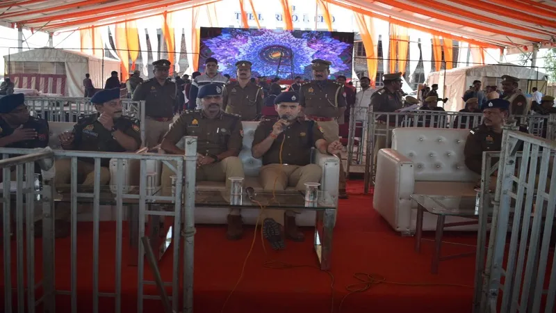 बिजनौर : डीआईजी ने पुलिस कर्मियों को दिए दिशा-निर्देश