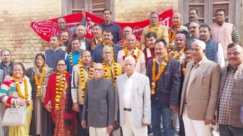 अयोध्या: राकेश पाण्डेय माध्यमिक शिक्षक संघ के अध्यक्ष निर्वाचित, आलोक तिवारी बने मंत्री