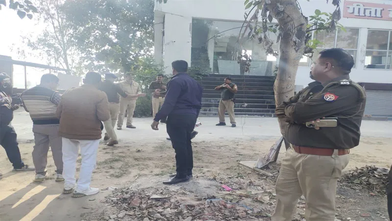 बाराबंकी: युवाओं की मौज मस्ती का अड्डा बना हाइवे का होटल, रंगरेलियां मनाते पकडे़ गए 10 जोडे़, हड़कंप