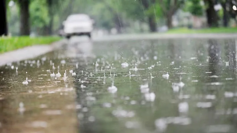 राजधानी लखनऊ में अगले दो दिनों तक बूंदाबांदी के आसार, बढ़ सकती है ठंड!