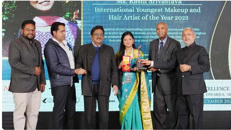 संतकबीरनगर: राशि श्रीवास्तव ने बढ़ाया जिले का मान, इन्टरनेशनल यंगेस्ट मेकअप और हेयर आर्टिस्ट का जीता अवार्ड