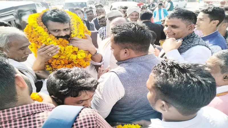 बहराइच: जिला आगमन पर कार्यकर्ताओं के जोरदार स्वागत से अभिभूत दिखे कांग्रेस प्रदेश सचिव, कहा- झूठी और फरेबी बीजेपी...