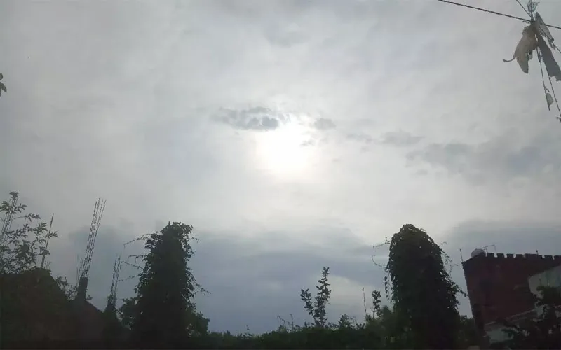 भदोही: हल्की हवाओं के साथ आसमान में बनी रहेगी बादलों की आवाजाही, बढ़ेगी ठंड