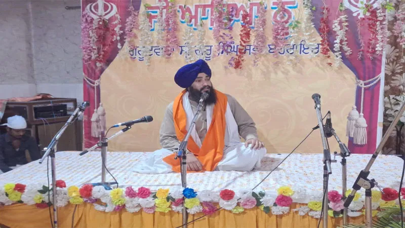 बहराइच: सिखों के नवें गुरू की शहादत को लोगों ने किया याद, गुरुद्वारे में चला अटूट लंगर, लगे जयकारे
