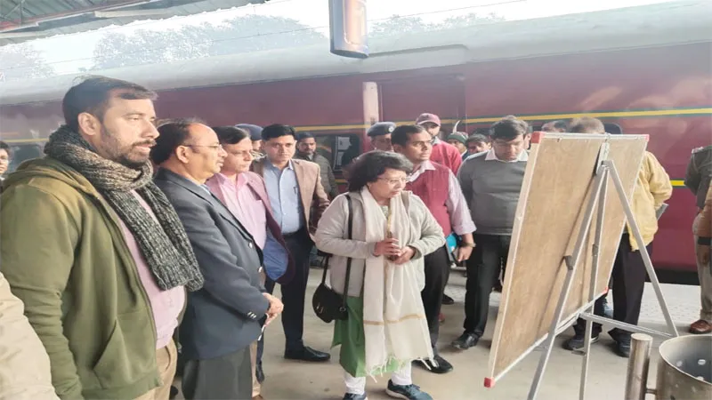 गोंडा: रेलवे बोर्ड अध्यक्ष ने डीआरएम संग किया कटरा रेलवे स्टेशन का निरीक्षण, मरम्मत कार्यों का लिया जायजा