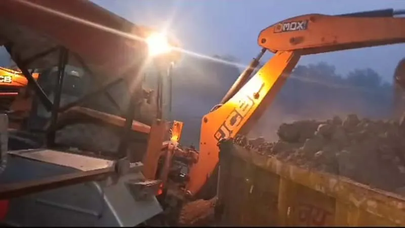 अमेठी: अंधेरी रात में धड़ल्ले से चल रहा अवैध खनन का कारोबार, जिम्मेदार मौन!