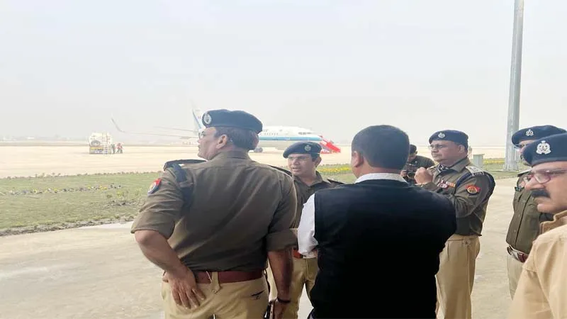 अयोध्या: भगवान श्रीराम एयरपोर्ट पर फ्लाइट का हुआ ट्रायल, रनवे पर उतरा एयरफोर्स का विमान, देखें video