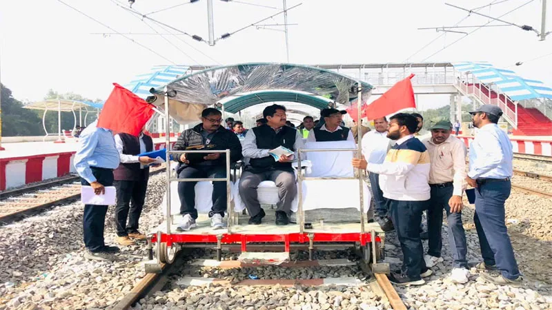 अयोध्या: रेल संरक्षा आयुक्त ने लिया दोहरीकरण एवं विद्युतीकरण कार्य का जायजा, अधिकारियों को दिया यह निर्देश