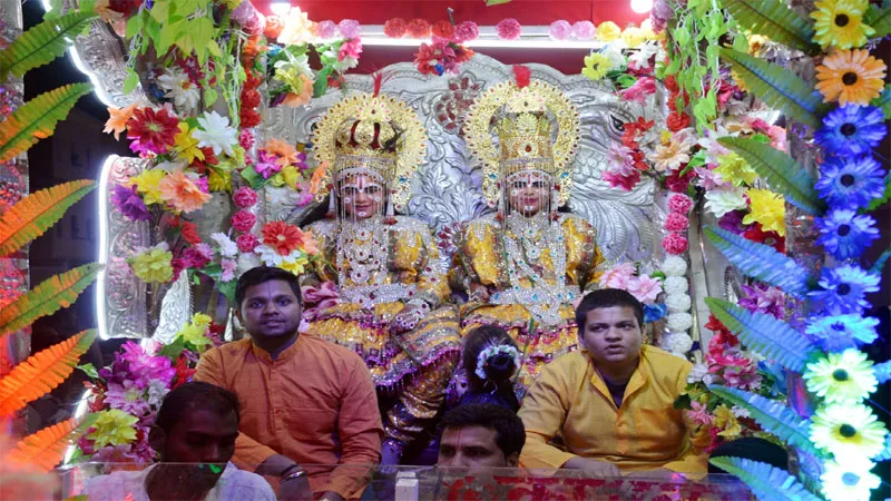 अयोध्या: मठ-मंदिरों से निकली राम बारात, झूमे बाराती, निभाई गई विवाह की रस्म 