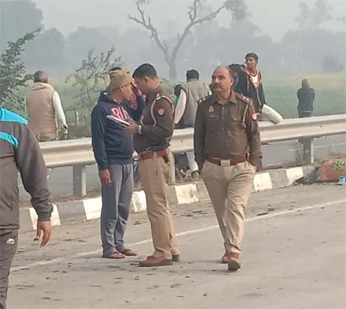 बाराबंकी: किसान पथ पर हादसा, बेटी की मौत, माता-पिता समेत कई घायल 