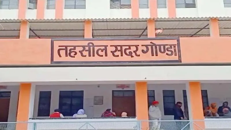 गोंडा: जितनी शिकायतें डिफाल्टर, उतने दिन का कटेगा वेतन, SDM की नई प्रणाली से अधिकारियों में हड़कंप!