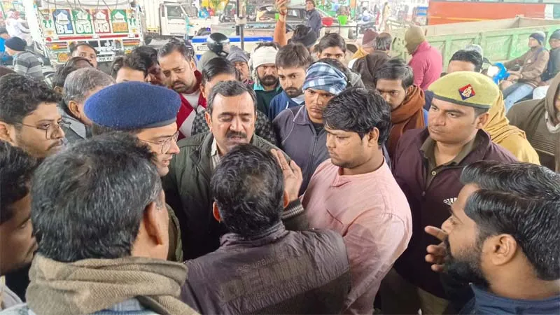 फिरोजाबाद: राष्ट्रीय राजमार्ग प्राधिकरण की जमीन पर नगर पालिका का अवैध कब्जा, illegal parking बनाकर कर रहा वसूली! 