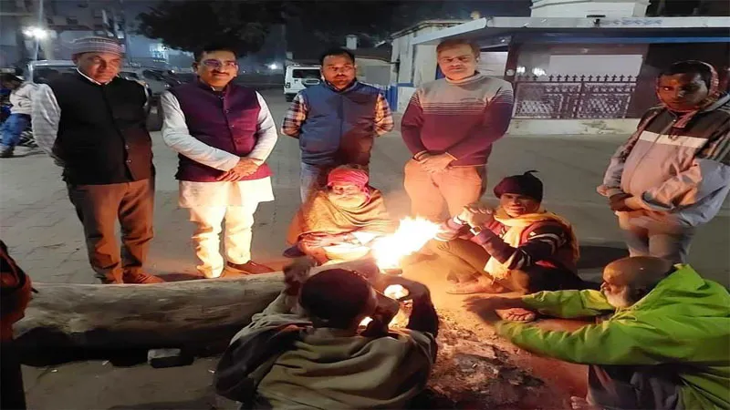 औरैया: सर्दी ने दिखाना शुरू किया अपना सितम, न्यूनतम पारा 8 डिग्री तक पहुंचा, ठंड से कांपे लोग