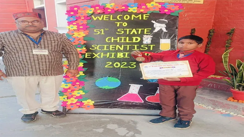बहराइच: विज्ञान प्रदर्शनी में छात्र थानेदार मौर्य को प्रदेश में मिला पहला स्थान, हुआ सम्मानित