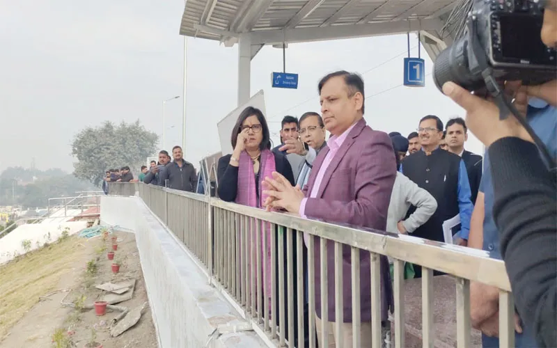 रामनगरी पहुंचीं रेलवे बोर्ड की अध्यक्ष जया वर्मा, रामाघाट हाल्ट और अयोध्या धाम रेलवे स्टेशन का किया निरीक्षण