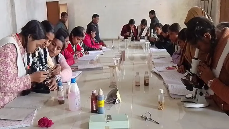 UP Board Practical Exam : परीक्षा के लिए लेकर तैयारी में जुटे छात्र-छात्राएं, जनवरी माह में तय है शेड्यूल