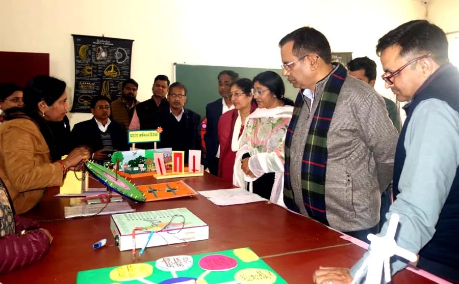 समग्र शिक्षा मंडल स्तरीय प्रदर्शनी: शिक्षकों और बच्चों की दिखी एक मंच पर प्रतिभा, हर्षिता व शंशाक का नवाचार बना आकर्षण का केन्द्र