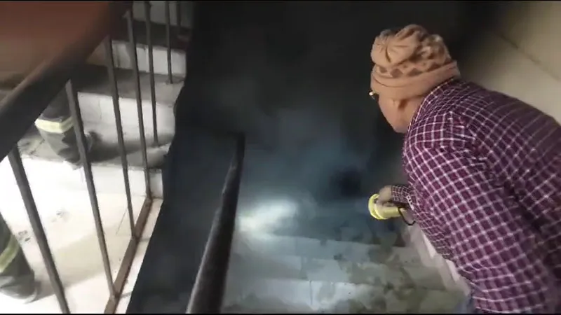 फर्रूखाबाद: निर्वाचन कार्यालय में अचानक लगी भीषण आग, फायर ब्रिगेड की दो गाड़ियों ने बमुश्किल पाया काबू
