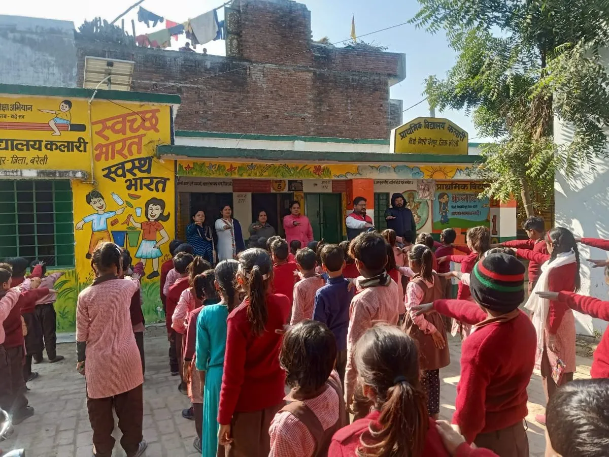 बरेली: स्कूलों का समय सुबह 10 से करने की मांग, मंडलायुक्त को भेजा पत्र