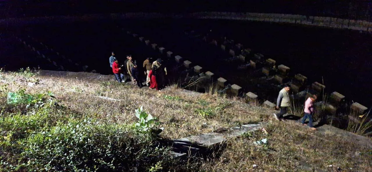 रामनगर: अचानक महिला ने लगा दी नहर में छलांग, युवकों ने बचाया