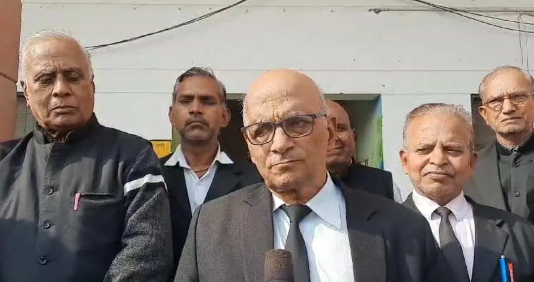 कासगंज: अधिवक्ताओं का आरोप, कहा भ्रष्ट हैं सदर और नायब तहसीलदार 