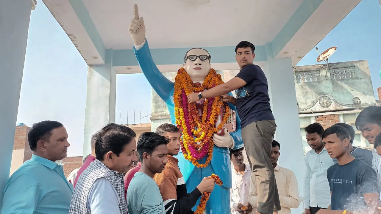कासगंज: परिनिर्वाण दिवस पर बाबा साहेब को किया गया याद