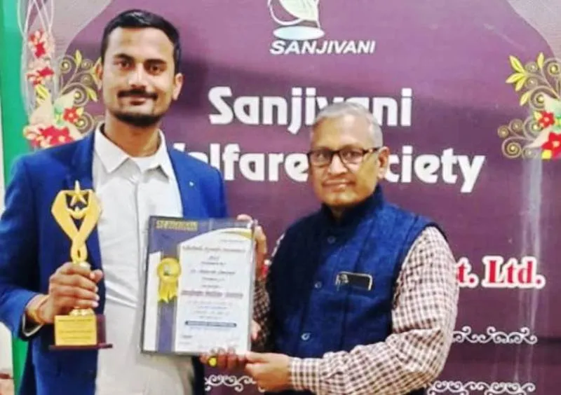 प्रयागराज: डॉ. आदर्श द्विवेदी को मिला राष्ट्रीय आयुष गौरव सम्मान