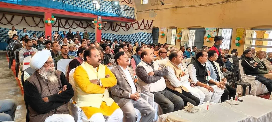 पीलीभीत :पूर्व छात्रों ने छात्र जीवन की स्मृतियों को किया साझा, कॉलेज प्रबंधन ने किया सम्मानित