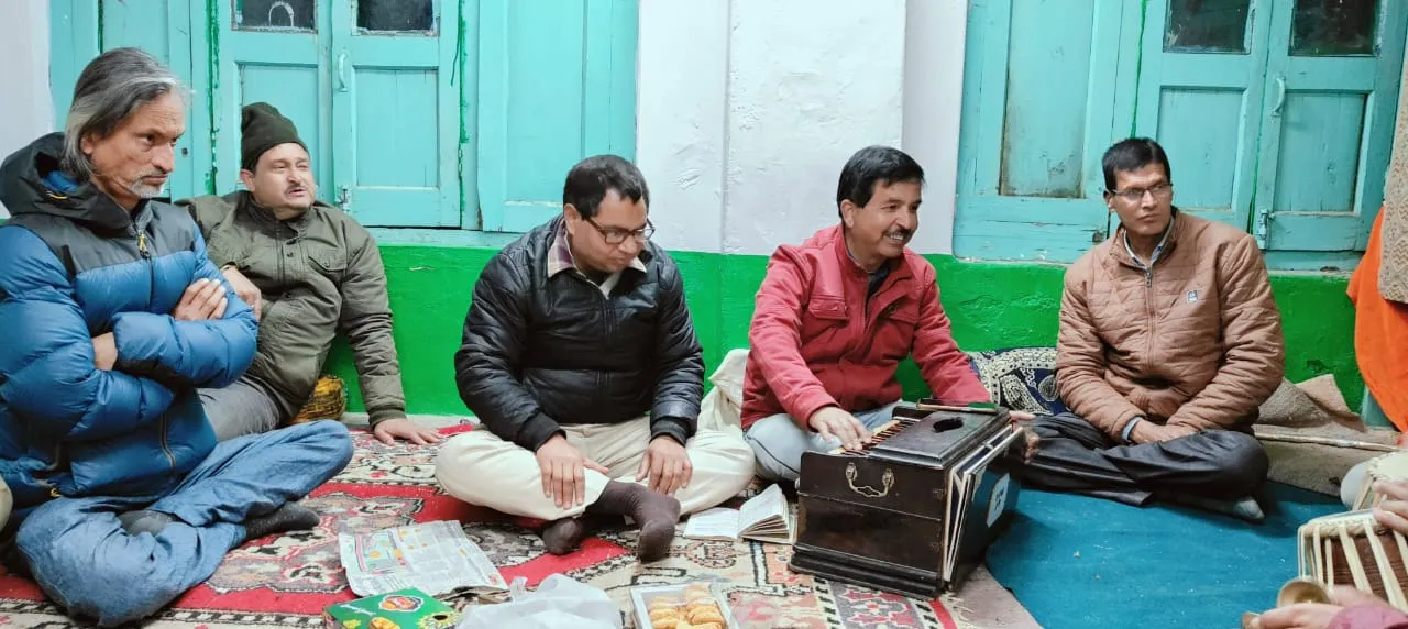 अल्मोड़ा में शुरू हुआ बैठकी होली का दौर 