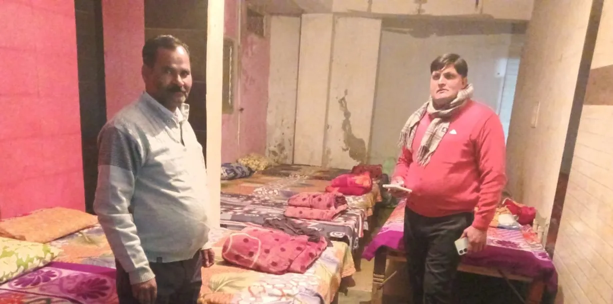 कासगंज: अधिशासी अधिकारी ने किया निरीक्षण, बोले- गोवंशों को सर्दी से बचाने के लिए नियमित जलाए जाएं अलाव 