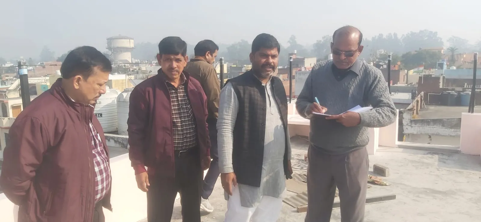 बरेली: उड़ रही राख से मिलेगी निजात, अधिकारियों ने की फैक्ट्री की जांच 