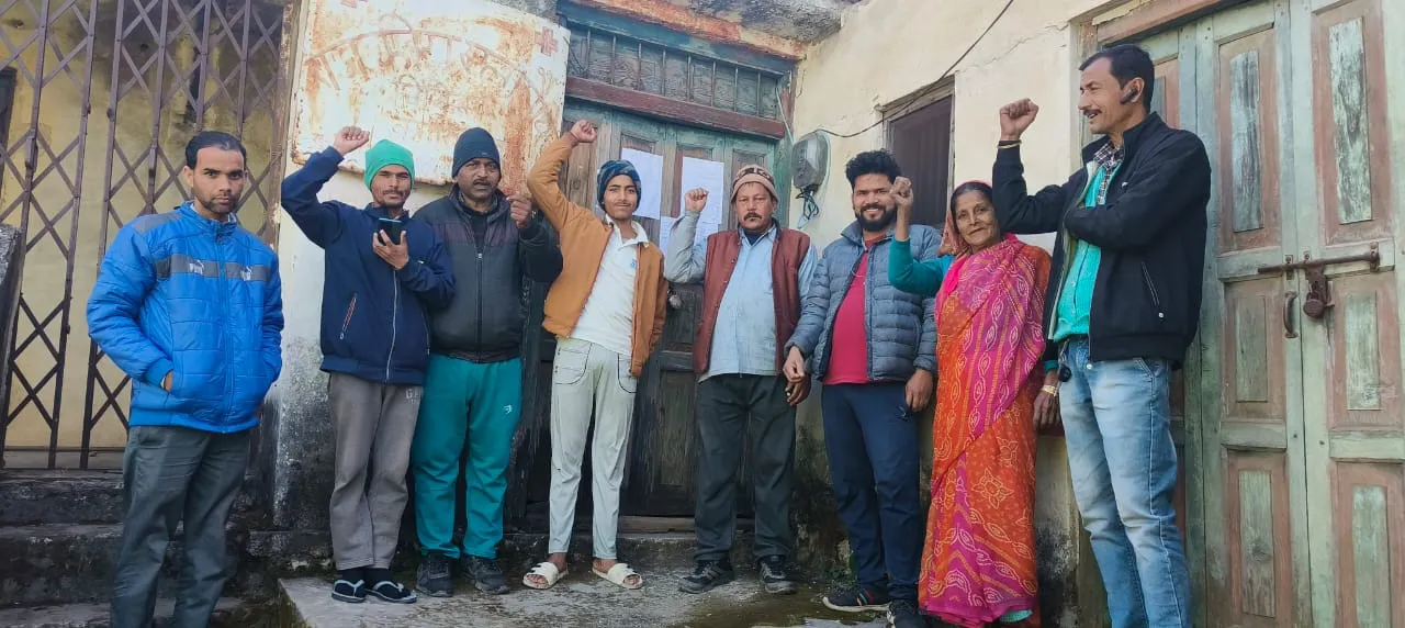 अल्मोड़ा: बंद पड़े अस्पताल को खोलने की मांग को लेकर किया प्रदर्शन 