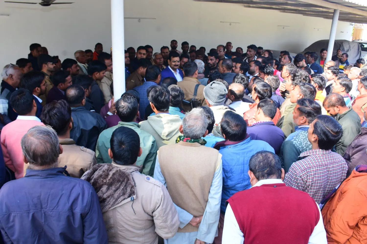 पीलीभीत: एक जनवरी से अनिश्चित कालीन हड़ताल करेंगे कोटेदार, राज्यमंत्री और सिटी मजिस्ट्रेट को ज्ञापन देकर भरी हुंकार