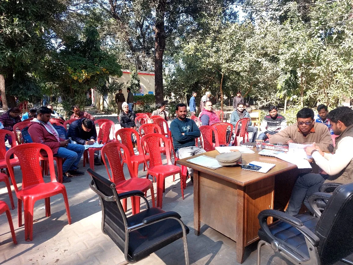 पीलीभीत: 12 बजते ही खाली हो गई कुर्सियां, जो फरियादी आए उनका भी नहीं समाधान...शासन गंभीर, जिम्मेदारों का नहीं ध्यान!