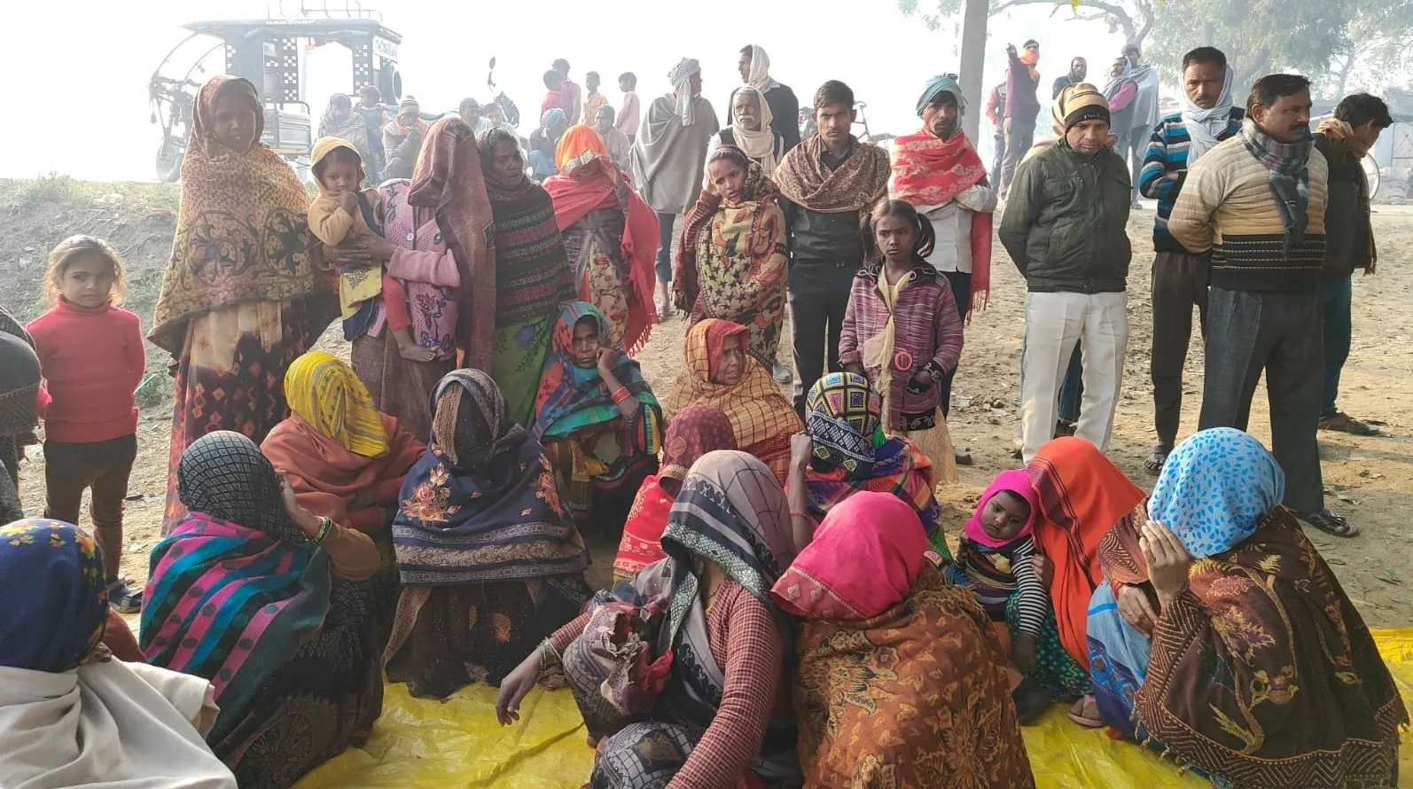 शाहजहांपुर: सांड ने किसान को दौड़ाया, नाले में गिरकर मौत