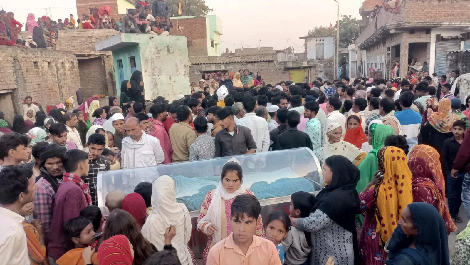 लखीमपुर-खीरी: एक ऐसी महिला जिसने अपने दो प्रेमियों के साथ मिलकर की पति की हत्या, तीनों गिरफ्तार 