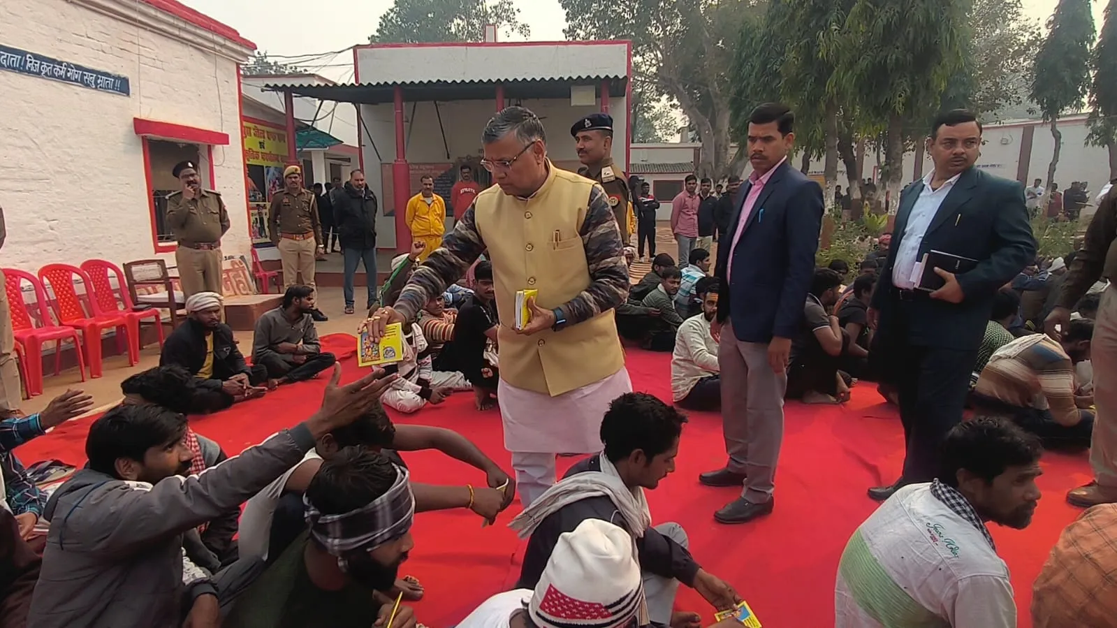 धर्मवीर प्रजापति ने जिला कारागार मथुरा का किया निरीक्षण