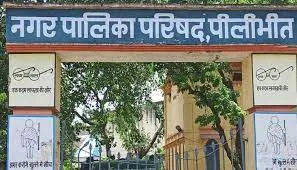 पीलीभीत: भाजपा नेता का आरोप- जेई बना ठेकेदार, फर्म बनाकर कर रहा काम, नगर पालिका में मची खलबली